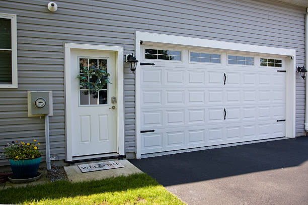 24/7 Emergency Garage Door experts in Sharon, WI